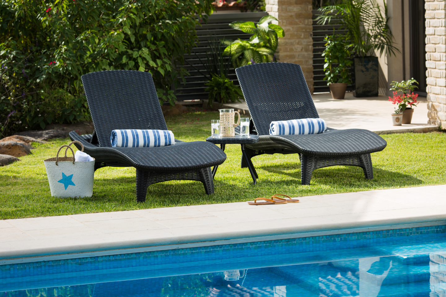 SUN LOUNGERS